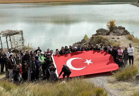 Bitlis Maarif Ailesi Nemrut Kalderası'nda doğa yürüyüşünde bir araya geldi