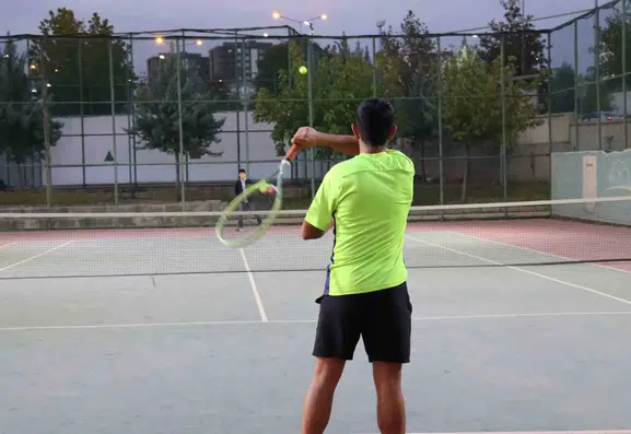 Şanlıurfa'da Cumhuriyet Bayramı coşkusu tenis kortlarına taşındı