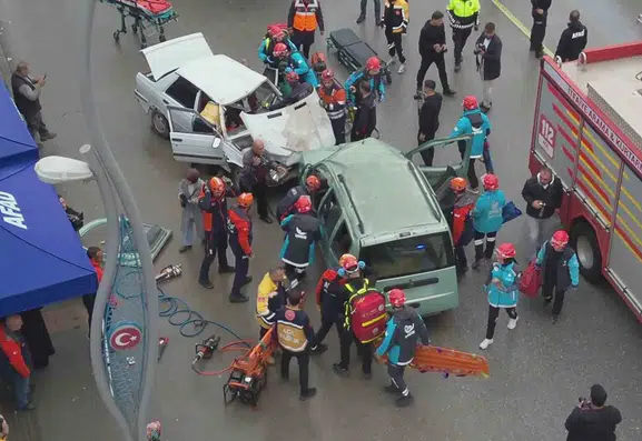 Muş'ta gerçeği aratmayan trafik kazası tatbikatı yapıldı