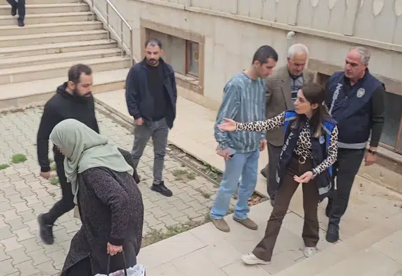 Elazığ'da zabıtayı görünce bel ağrısından eser kalmadı: Kaçmaya başladı
