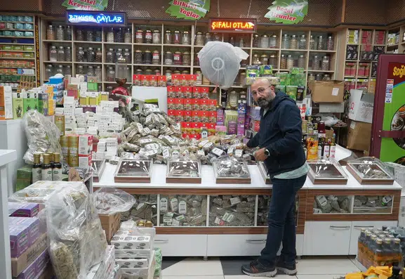 Muş'ta kış kapıya dayandı, aktarlarda şifalı bitki mesaisi başladı