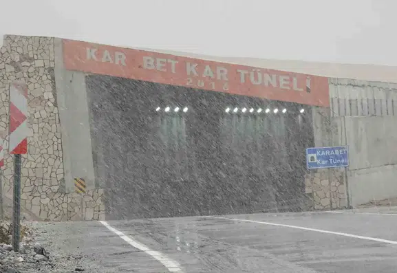 Karabet Geçidi’nde kar ve sis ulaşımı zorlaştırıyor