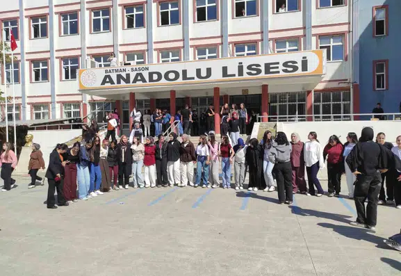 Sason Anadolu Lisesi öğrencileri sonbahar şenliğinde bir araya geldi