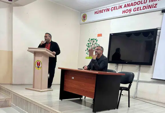 Tuşba Hüseyin Çelik Kız Anadolu İmam Hatip Lisesinde veli buluşması