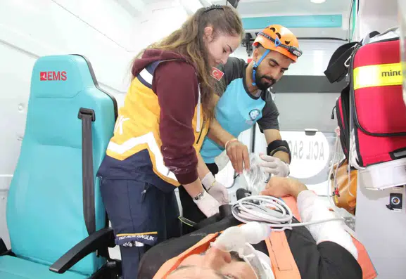 Bingöl'de gerçeği aratmayan geniş kapsamlı deprem tatbikatı yapıldı