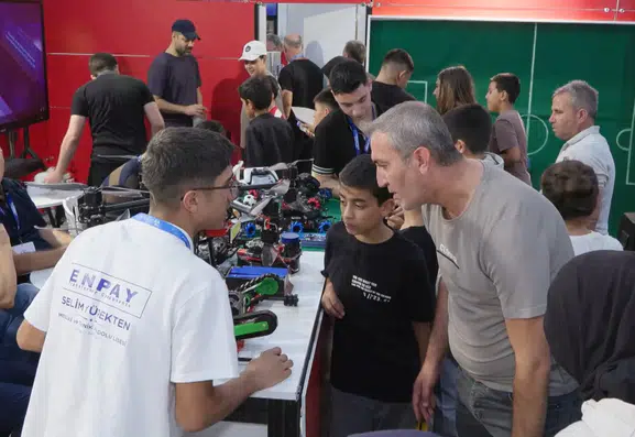 TEKNOFEST Güneydoğu'da Milli Eğitim Bakanlığı standına yoğun ilgi