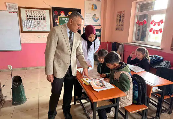 Patnoslu Gazetecilerden Öğrencilere Kırtasiye Desteği