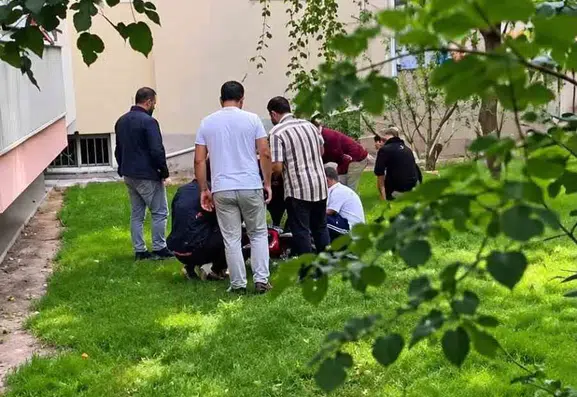 Batman Kültür Mahallesi'nde ikinci kattan düşen genç kız yaralandı