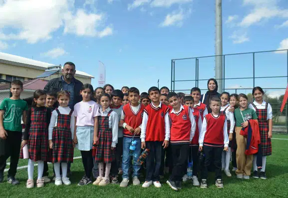 Bulanık ilçesinde öğrenciler spor şenliğinde doyasıya eğlendi