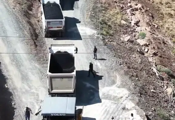 Hakkari Yüksekova'da köy yolları asfaltla yenilendi