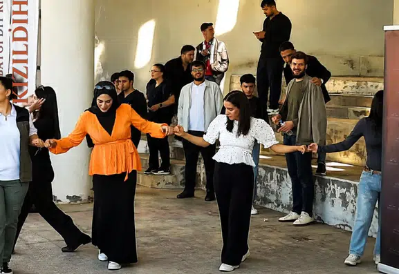 Dicle Üniversitesi'nde renkli etkinlik: Öğrenci kulüpleri kampüste buluştu