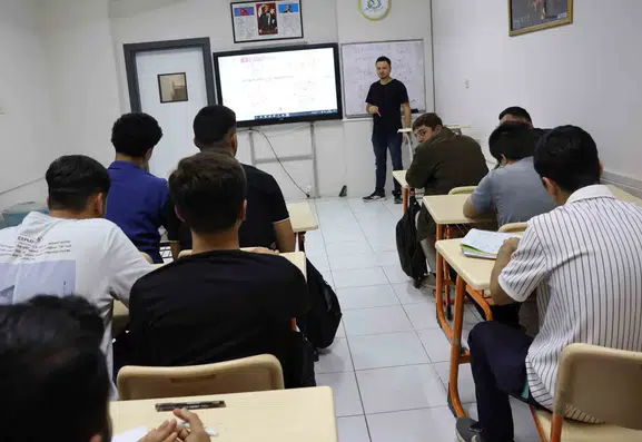 Haliliye Belediyesi gençlerin eğitim yolculuğuna ücretsiz destek sağlıyor