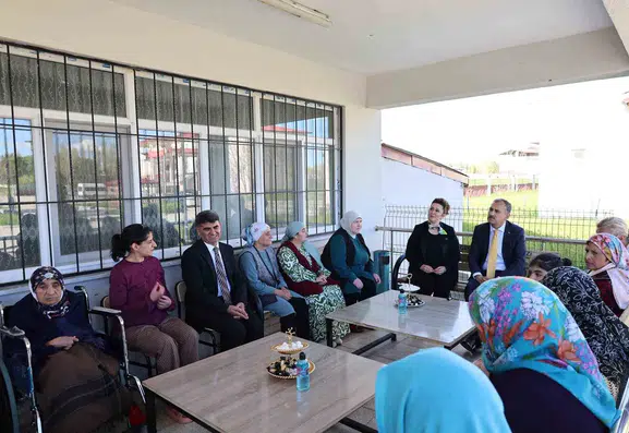 Ağrı Valisi Bozkurt bayramda kapı kapı dolaştı