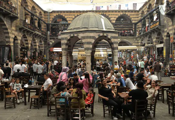 Diyarbakır bayram tatilinde ziyaretçi akınına uğradı
