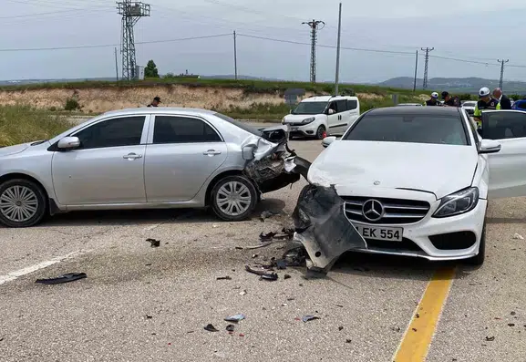 Elazığ yolunda trafik kazası Dört kişi hastanelik oldu