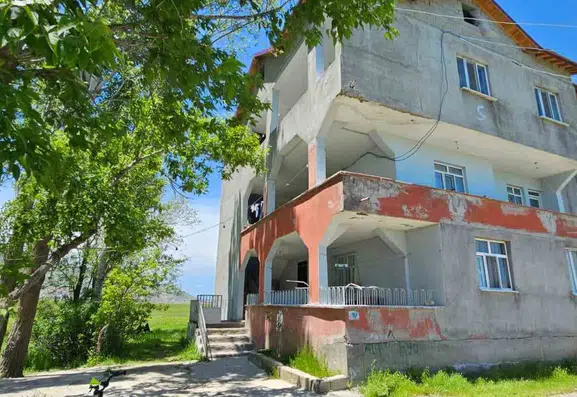 Muş’ta bir ailenin evini yılanlar istila etti