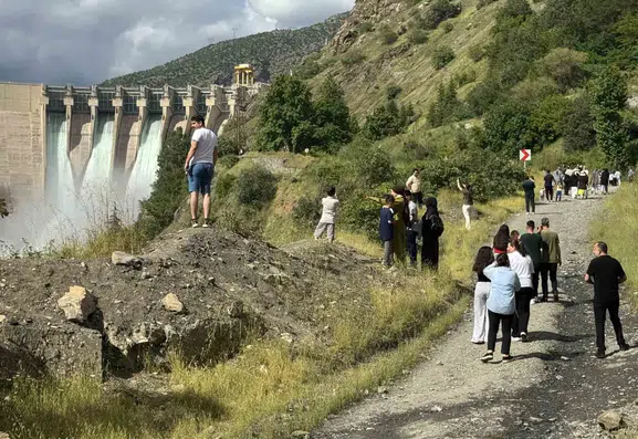 Karakaya Barajı’ndaki dev tahliye bölge halkını kendine çekti