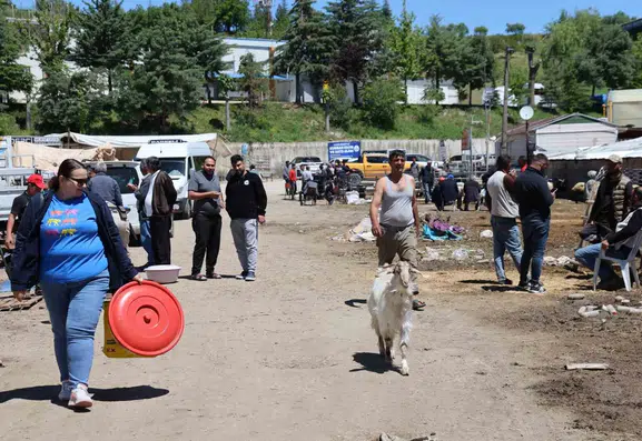 Elazığ pazarında kurbanın son günü pazarlık maratonu yaşandı