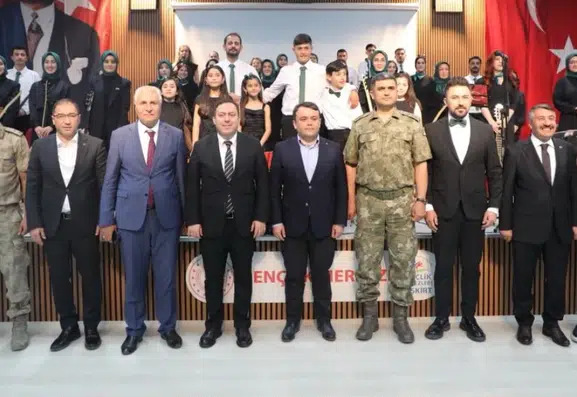 Eleşkirt yeni salonuna müzik ve el emeğiyle merhaba dedi