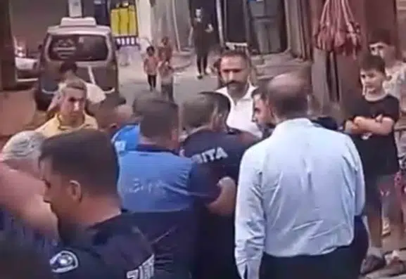 Siirt sokaklarında zabıta seyyar satıcıları topladı