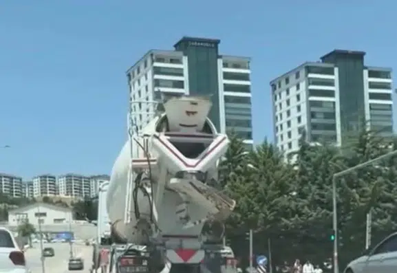 Elazığ’da yola beton akıtan miksere ağır fatura