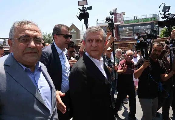 Özgür Özel Diyarbakır'da Selahattin Demirtaş'ın mesajını paylaştı