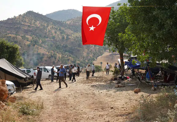 Şırnak'ta 32 yıllık hasret bitiyor Köylüler evlerine dönmek için çadır kurdu
