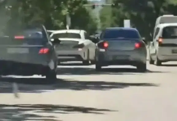 Elazığ trafiğinde tehlikeli şov kameraya yansıdı