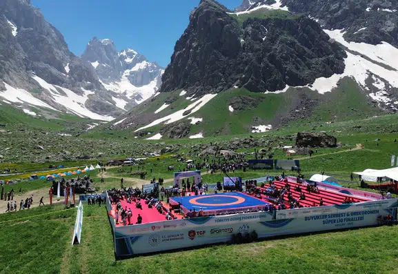 Hakkari Cilo Dağında dev güreş organizasyonu gerçekleşti