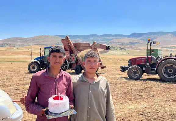 Siirt tarlalarında 40 derecede doğum günü molası