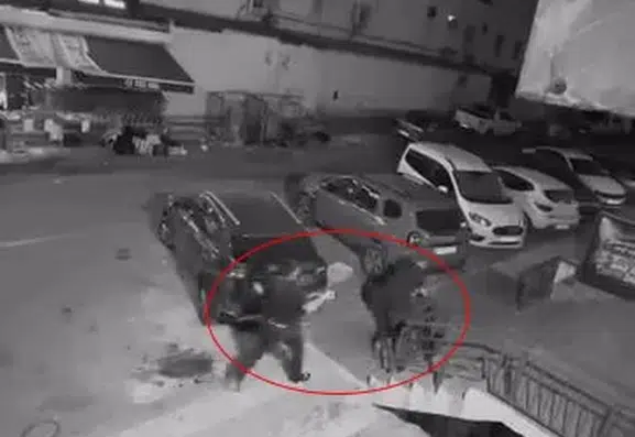 Bağlar'da gece yarısı lastik hırsızlığı kamerada