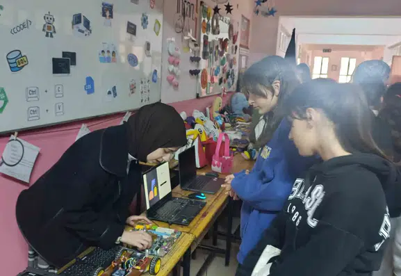 Muradiye'de öğrenciler meslek liselerini yakından inceledi
