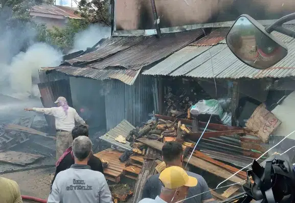 Bingöl’de iki katlı evde yangın paniği