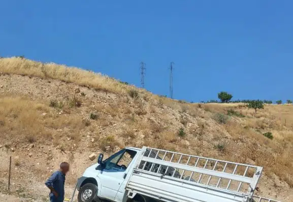 Siirt Şirvan yolunda şarampole devrilen araç maddi hasara yol açtı