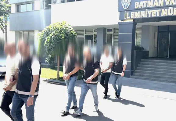 Batman girişinde durdurulan tırlardan tonlarca pamuk arasında uyuşturucu çıktı