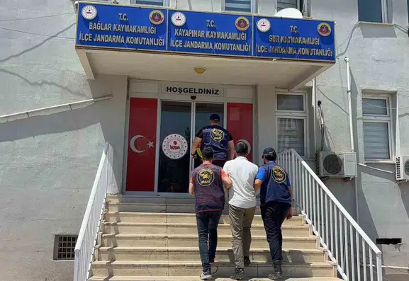 Diyarbakır jandarmasından geniş çaplı operasyonla 137 kişi yakalandı