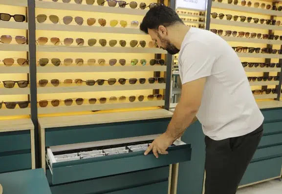 İnternetten lens satışına izin veren yönetmelik sonrası TİTCK yönetiminde değişim yaşandı