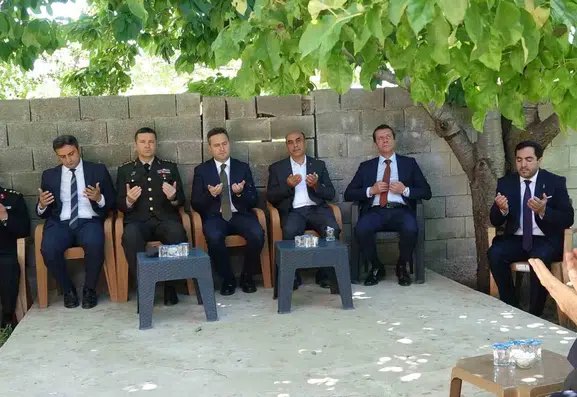 Ercişli şehit Halil Hamuryen kabri başında dualarla yad edildi