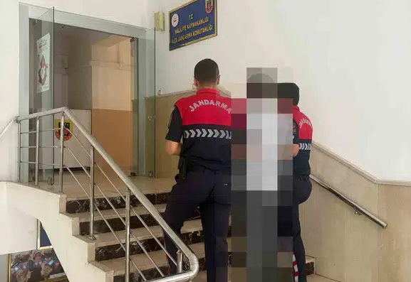 Şanlıurfa'da uzun süredir aranan hırsızlık hükümlüsü jandarma tarafından yakalandı