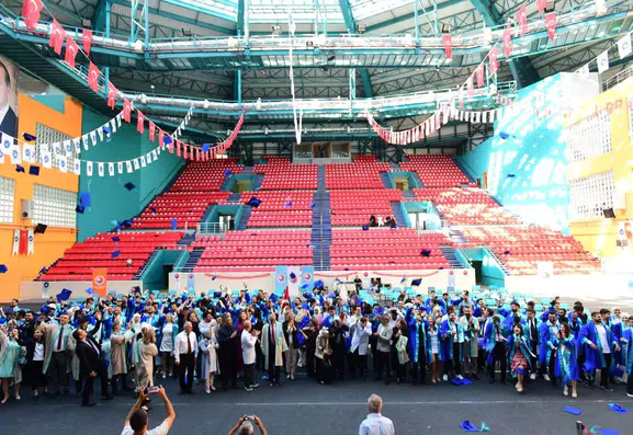 Van Yüzüncü Yıl Üniversitesi Tıp Fakültesi mezunları hekimlik yolculuğuna başladı