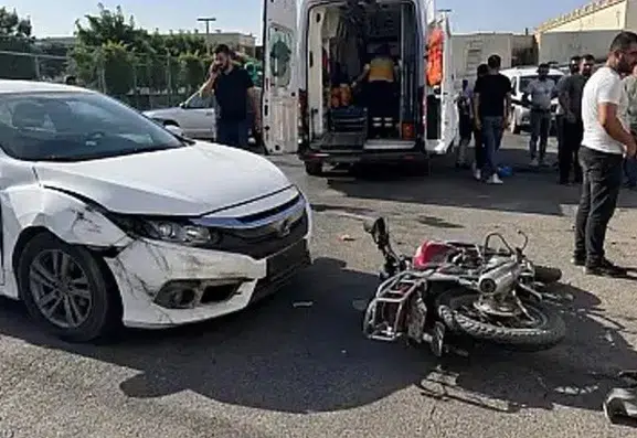 Siirt merkezde otomobil ve motosikletin karıştığı kazada iki kişi yaralandı