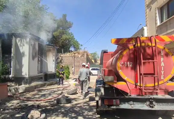 Şanlıurfa Viranşehir’de elektrik trafosunda çıkan yangın çevreye panik yaşattı