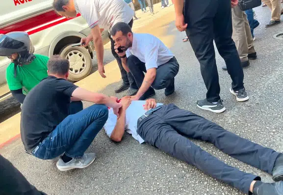 Elazığ merkezde yolun karşısına geçmek isteyen kişi otomobil çarpmasıyla yaralandı