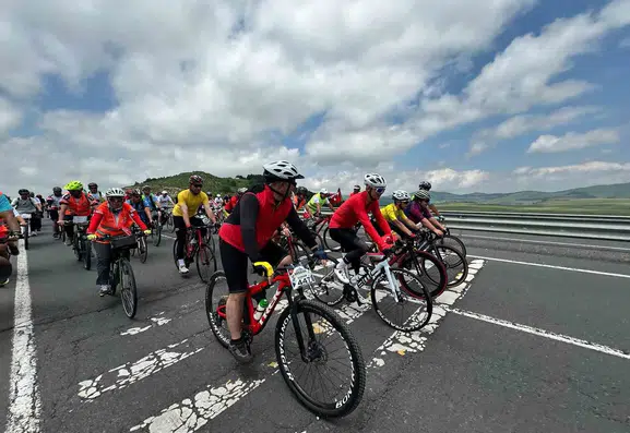 Elazığlı bisikletçiler 550 kilometrelik yolu aşarak Ardahan festivaline ulaştı