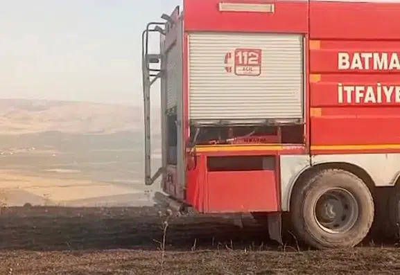 Beşiri ilçesindeki tarım arazilerinde çıkan yangın kontrol altına alındı
