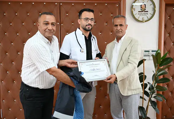 Kızıltepeli zabıta memuru gece vardiyasında okuyarak doktor oldu