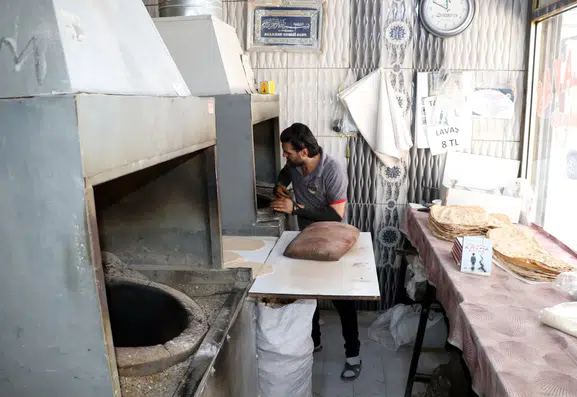 Vanlı fırıncı tandır başında yazdıği romanla hayallerine ulaştı