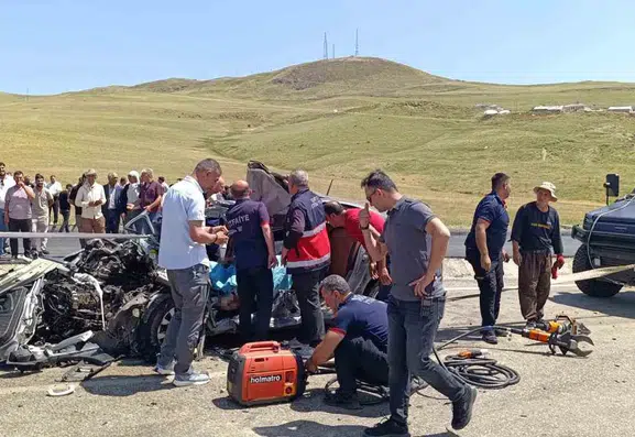 Varto ilçesindeki trafik kazasında iki kişi yaşamını yitirdi