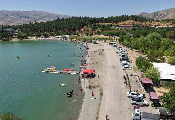 Elazığ Hazar Gölü bölge sakinlerinin yeni tatil adresi oldu