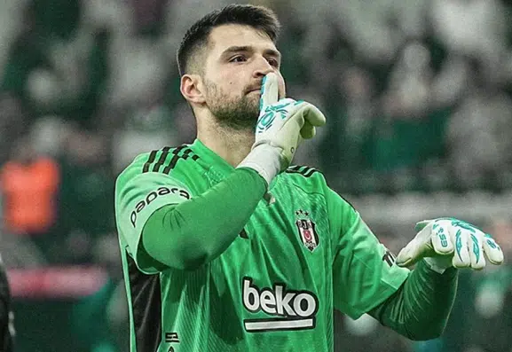 Beşiktaş'ta eldivenler el değiştiriyor: Ersin Destanoğlu rotayı İngiltere'ye kırdı